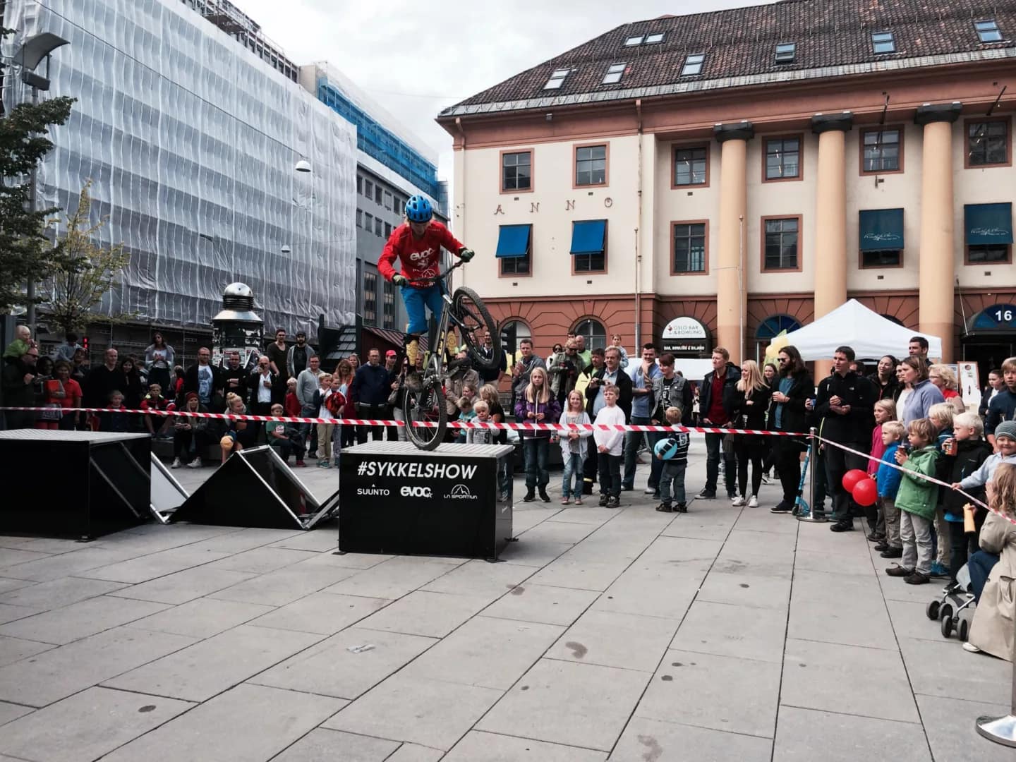 Historien til MOOW: Show i Oslo sentrum.