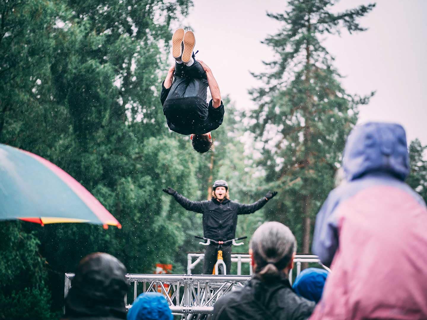 Jordan Tyler Lea tar en backflip til Eirik Ulltangs store begeistring - Parkour/Freerunning