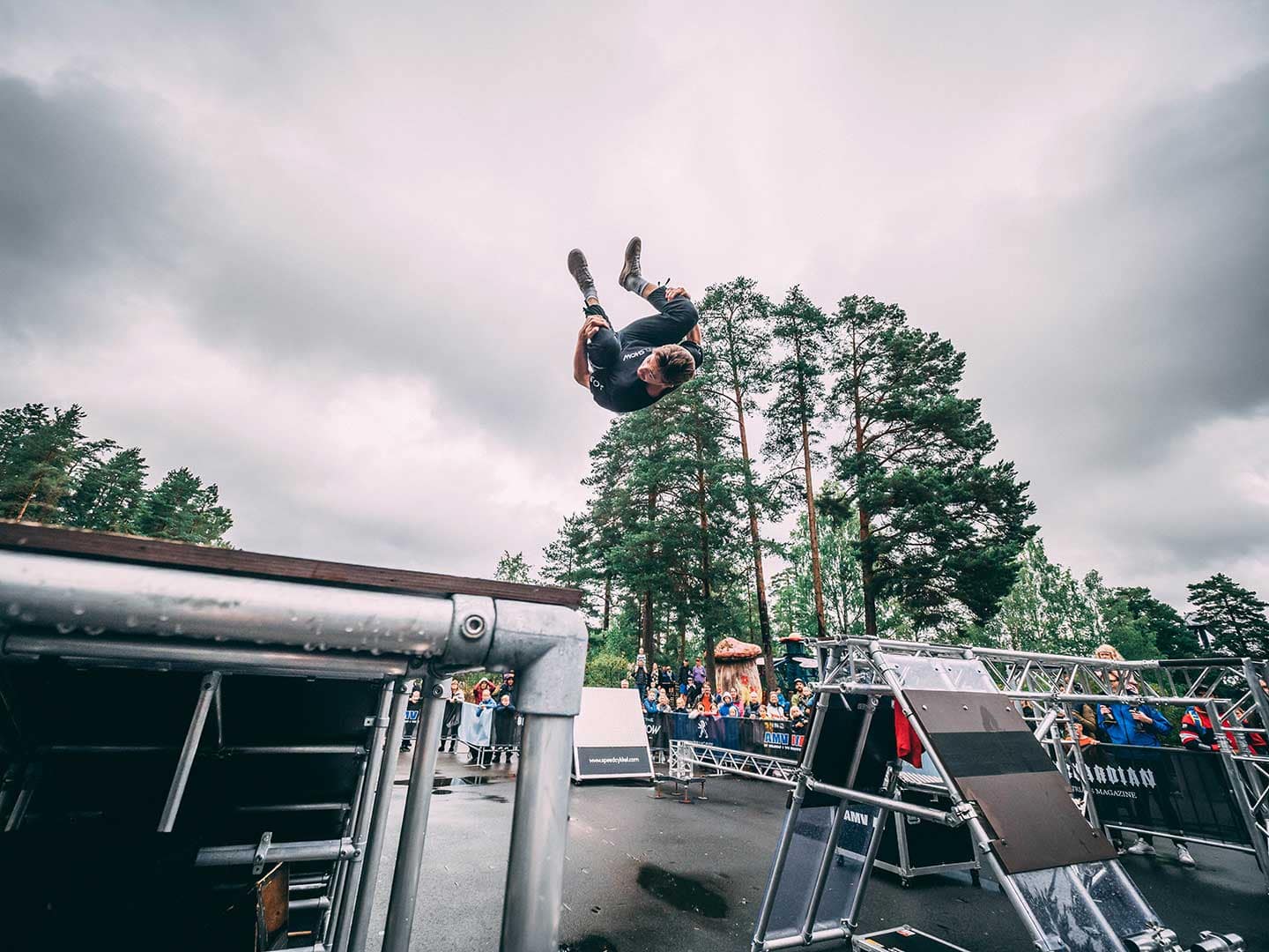 Lang sideflipgap av Jordan - parkour/freerunning