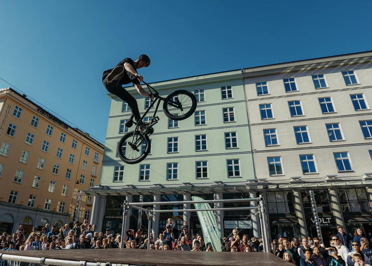 Erik Testdal med nofooter