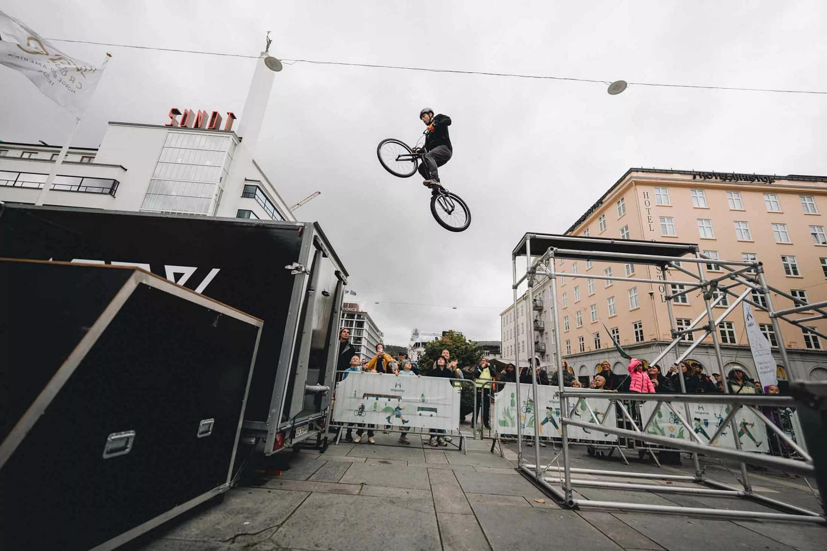 Underholdning på arrangement i Bergen: Bilfri dag 2025
