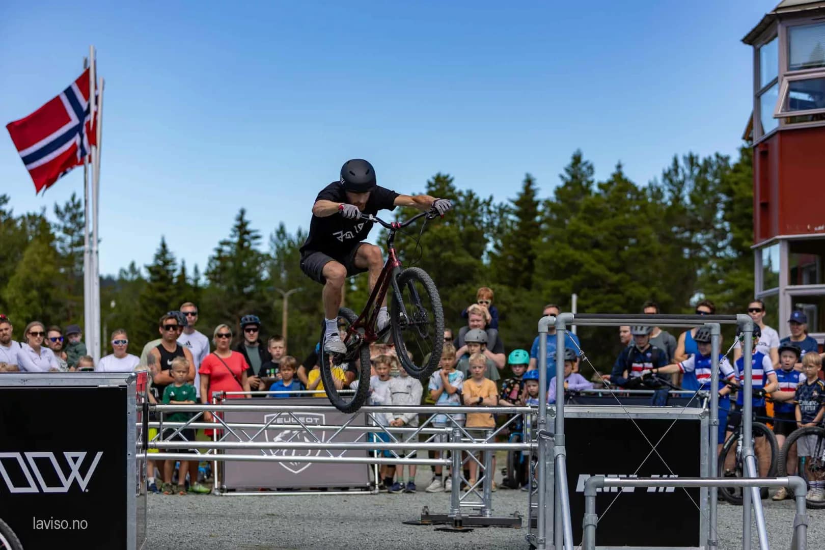 Joachim på bakhjulet av en rail