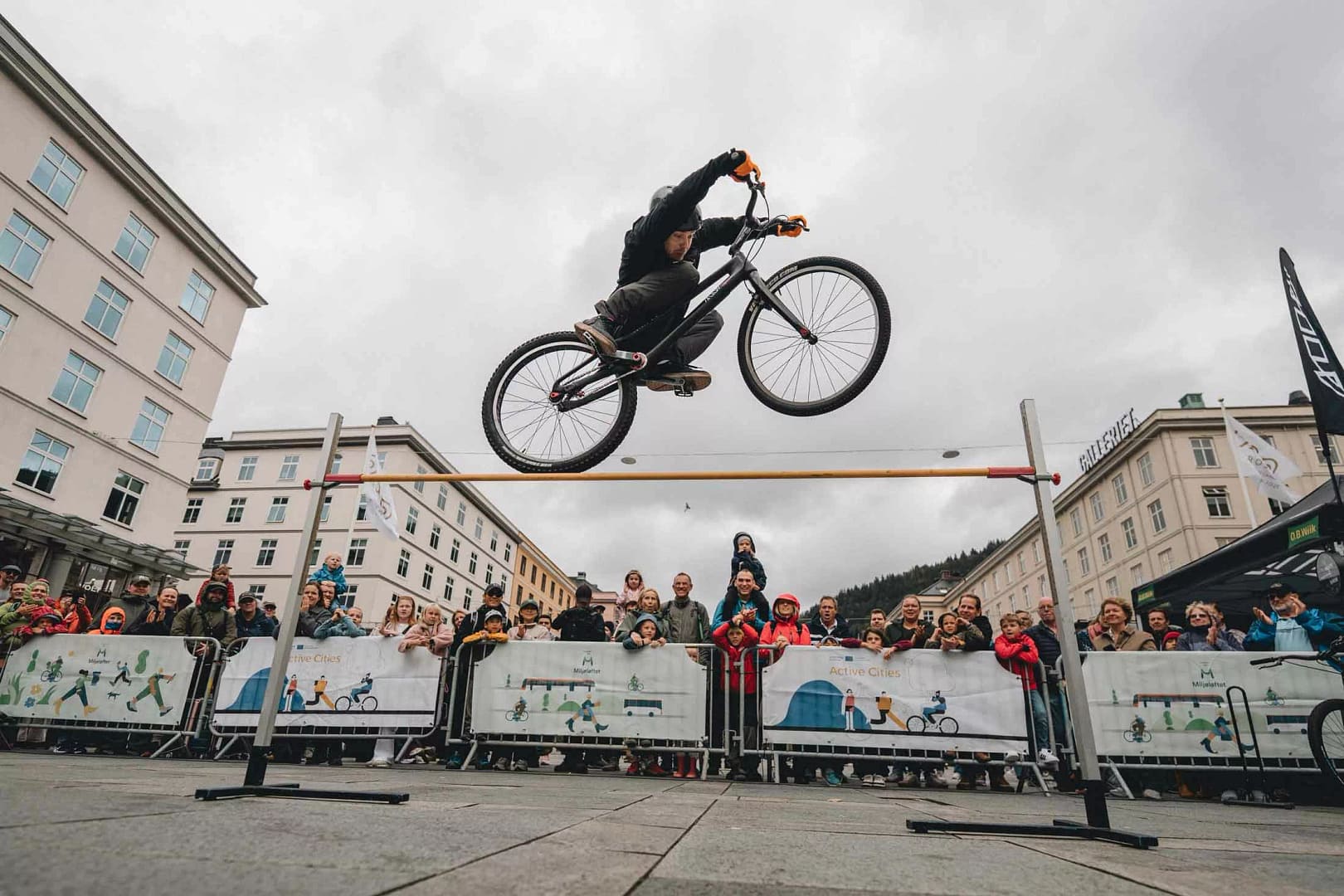 Eirik Ulltang med sidehopp på Torgallmenningen