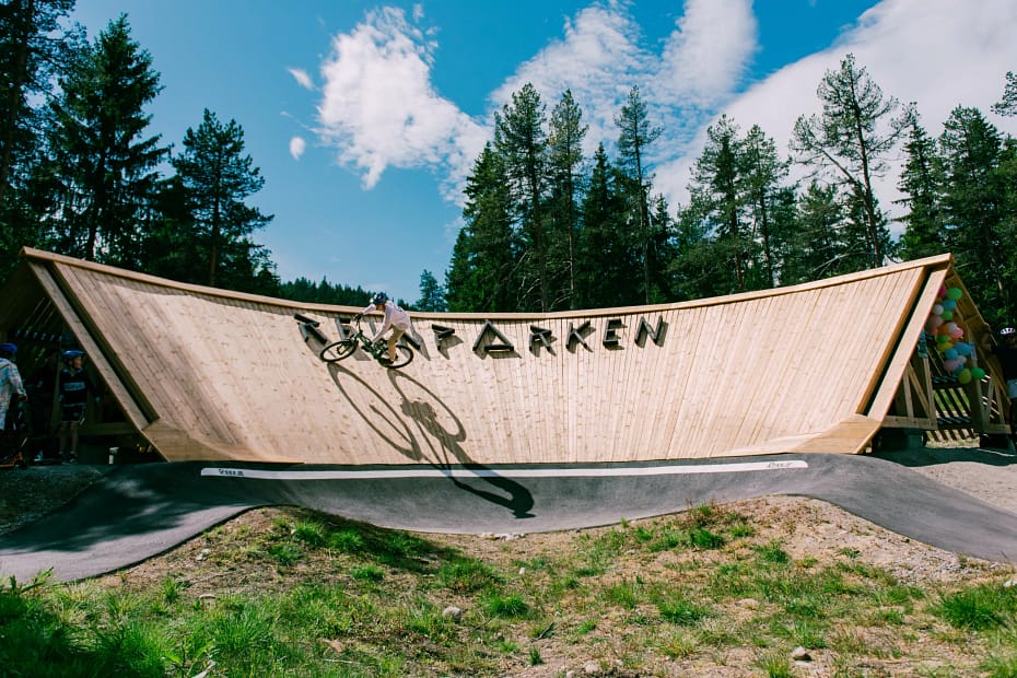 Adrian Tell åpnet Reinpark Sykkelpark i Vinje